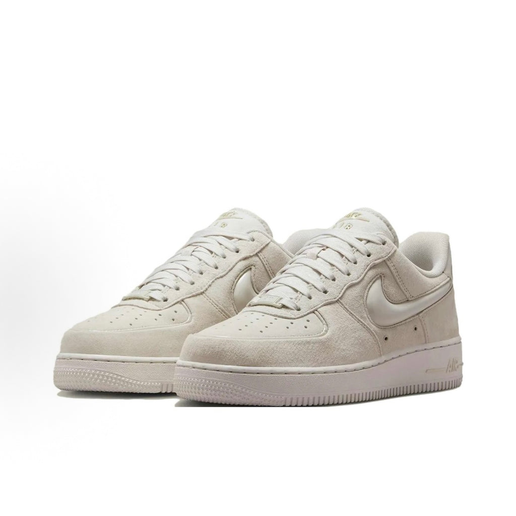 Nike Air Force 1 Women's Low-Top Sneakers – Light Bone (Split-Suede)