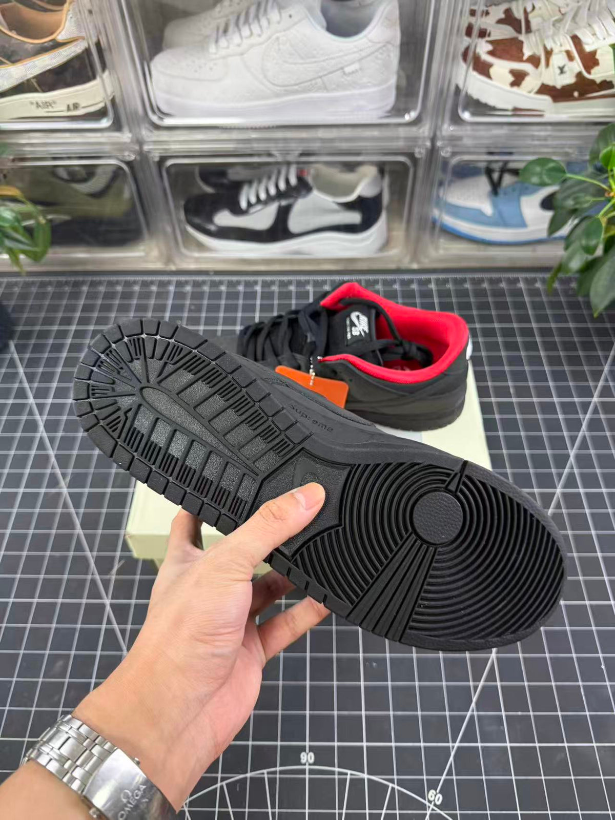 SB Dunk X Supreme Black (2025)